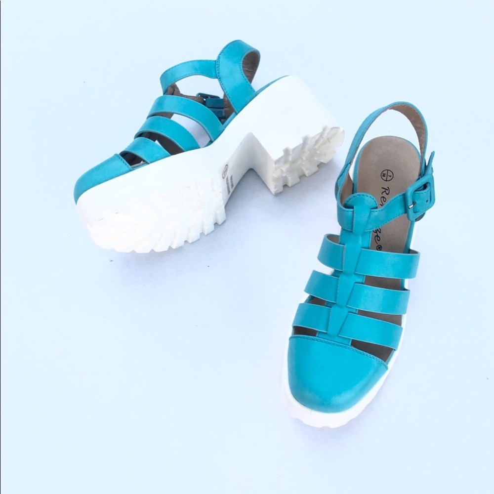 ๐HOST PICK๐BLUE & WHITE CHUNKY PLATFORM SANDALS - Picture 8 of 8